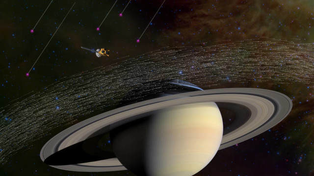 Cassini mostra dei cambiamenti ai poli di Saturno