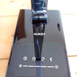 Recensione lampada da tavolo LED Aukey da 12W, pieghevole
