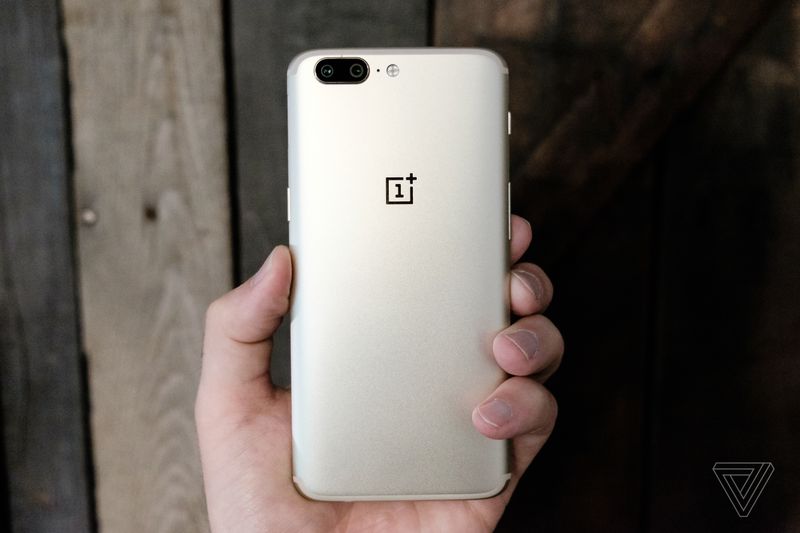 OnePlus 5 finalmente si schiarisce: disponibile il bellissimo Soft Gold