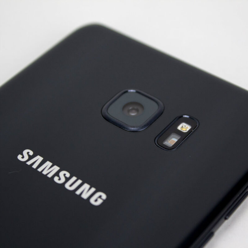 Il medio gamma Samsung Galaxy P30 verrà offerto in 4 colorazioni e 2 tagli di memoria